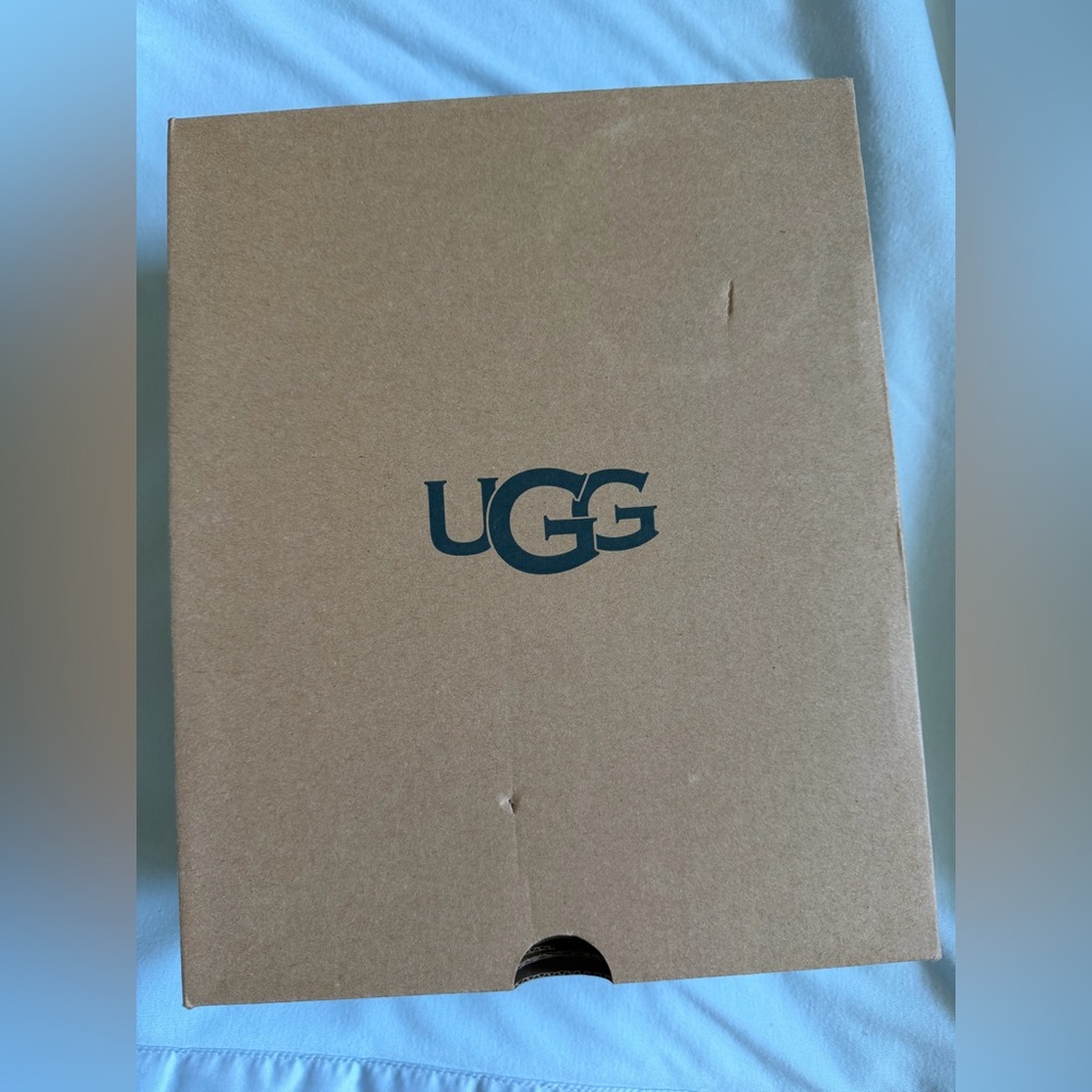 UGG Classic Ultra Mini Box in Brown